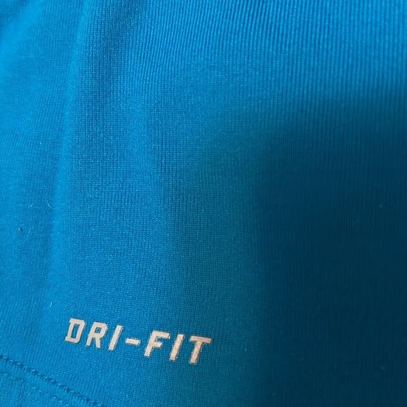 Nike long sleeved top - Turquoise - zipper neck and reflective details - Large - Picture 3 of 10